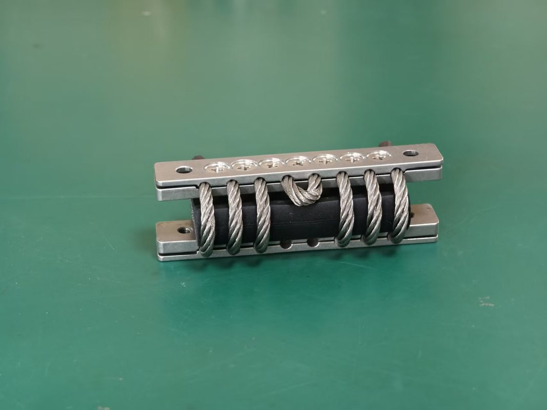 Προσαρμόσιμος απομονωτής κραδασμών συρματόσχοινου GX-60A(N) με καλή αντοχή σε θερμικό σοκ και εξ ολοκλήρου μεταλλική δομή για σταθερή λειτουργία